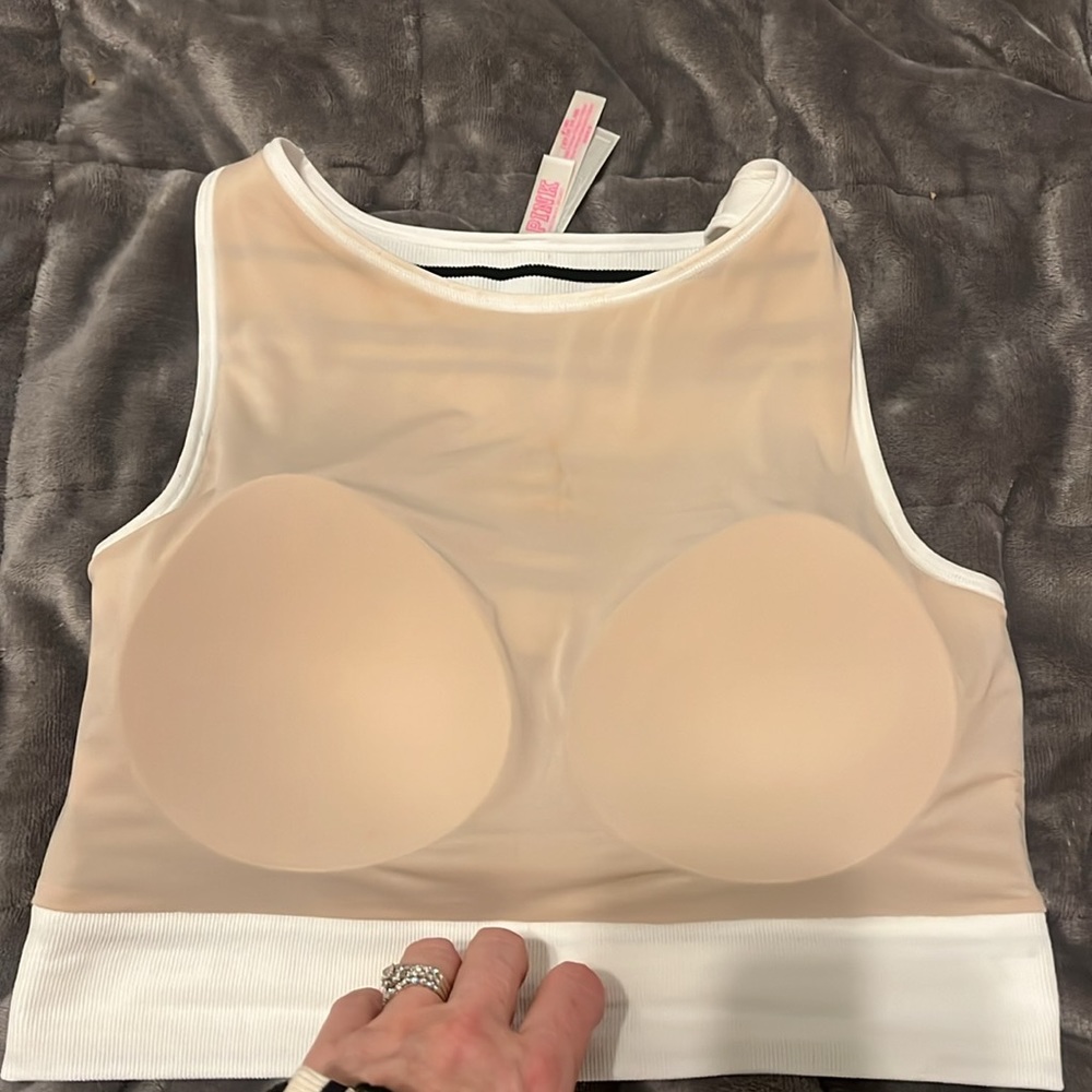 VICTORIA SECRETS! - Picture 4 of 4